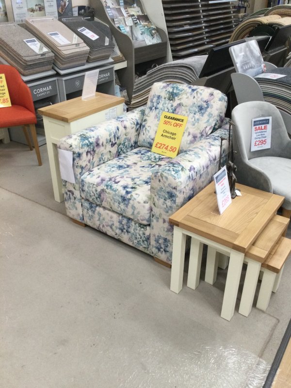 CLEARANCE PRODUCTS Chicago Armchair